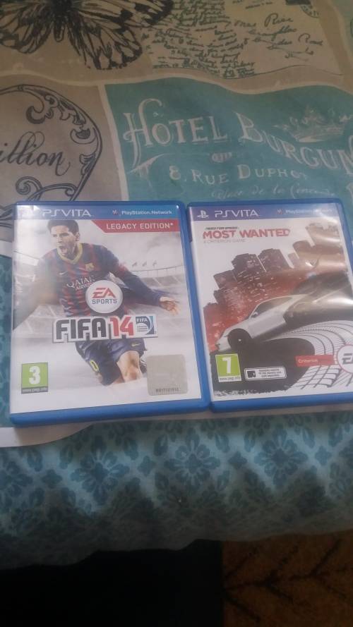 PS VITA + 2 GAMES (AS NEW)(EXCELLENT CONDITION)